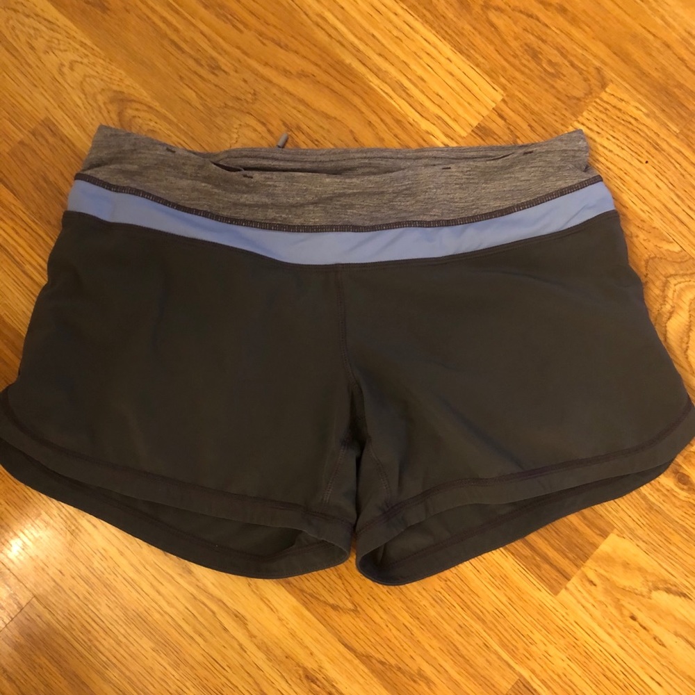Size 6 lululemon shorts